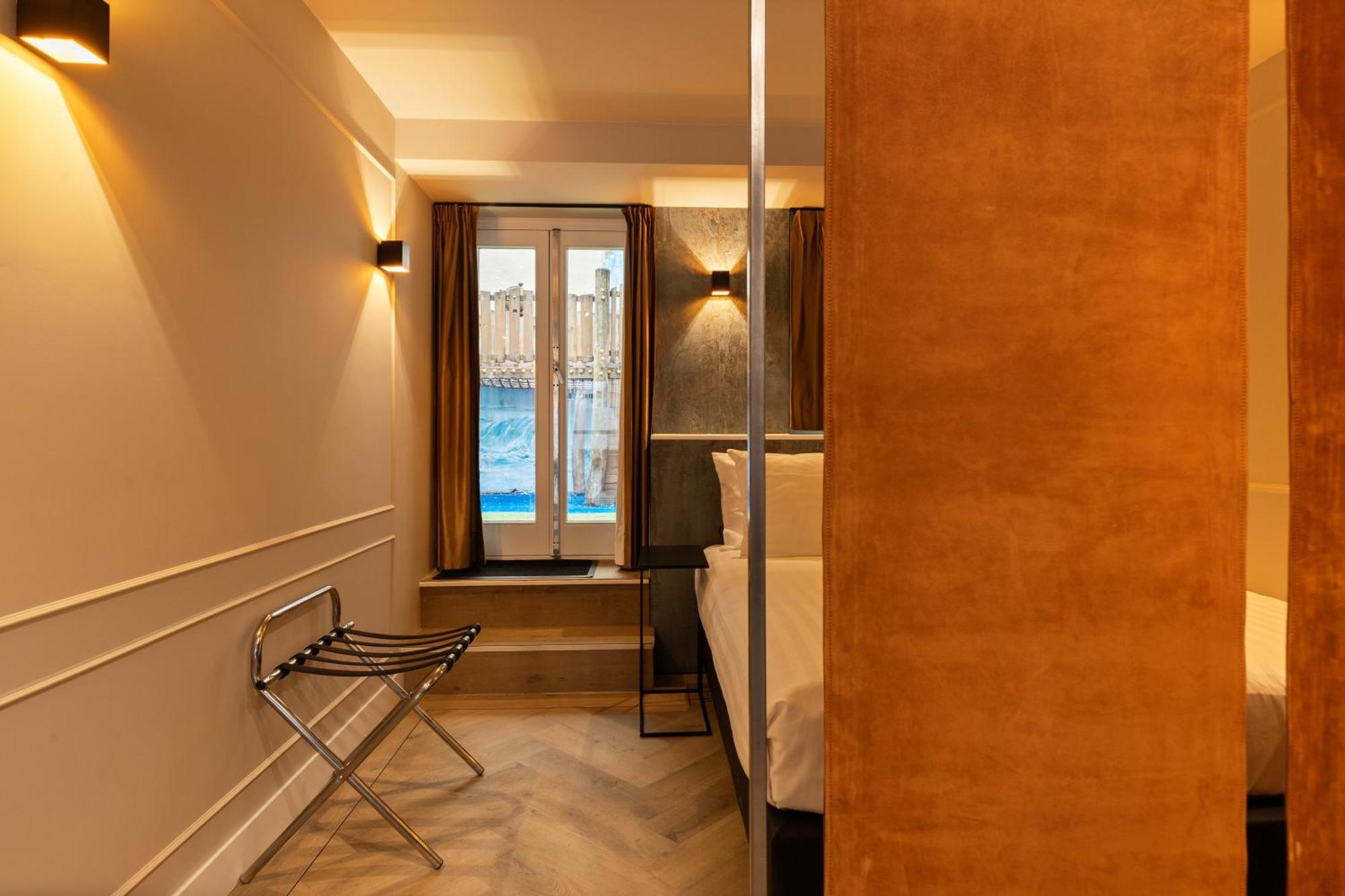 Midtown Hotel Royal Room Амстердам Екстериор снимка